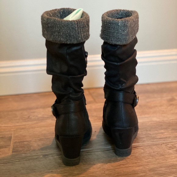 Roxy Cute Black Sweater Accent Zip Boots - Picture 2 of 8